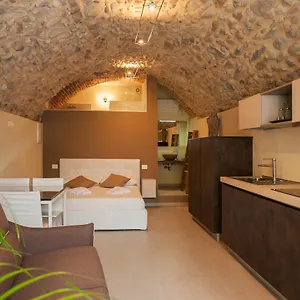 https://la-bellavita-del-garda-luxury-apartments-san-felice-del-benaco.it-lombardy.com