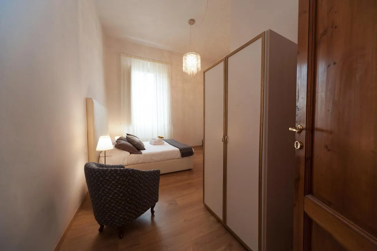 *** Bed & Breakfast La Porta Del Paradiso Florence Italië